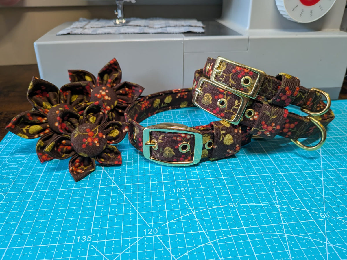 Winter Berry Dog Collar and Flower Set - Limited Edition