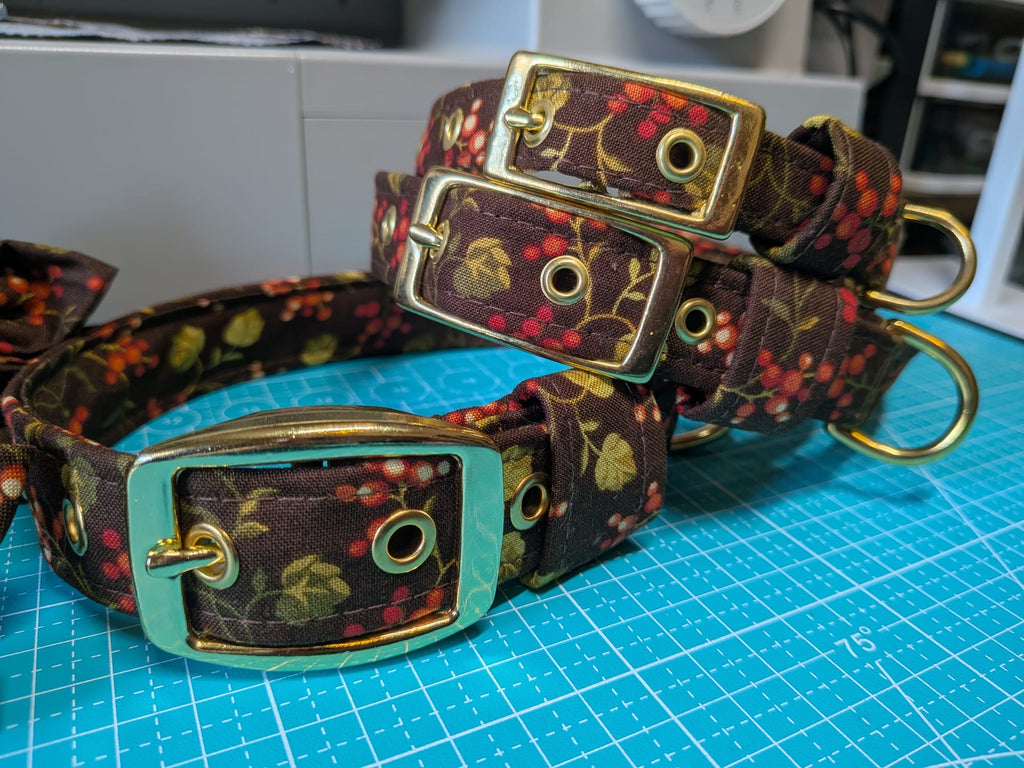 Winter Berry Dog Collar and Flower Set - Limited Edition